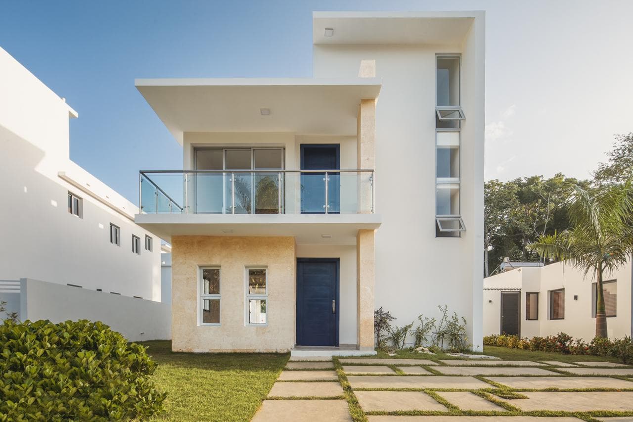 Stunning 3-Bedroom Villa With Pool – Oceanfront Gated Community