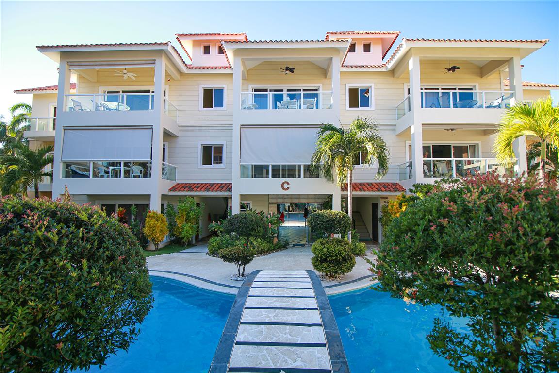 Building exterior and pool at Paradise Condos, Cabarete